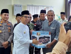 Bupati Berikan Bantuan Kepada Pelaku UMKM Kabupaten Karimun